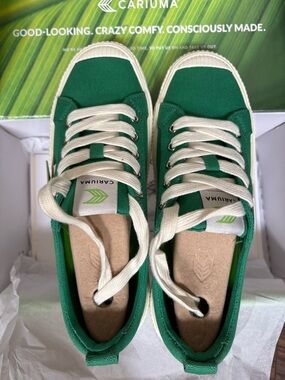 NWT Cariuma Women’s 7.5 canvas low Oca green sneaker